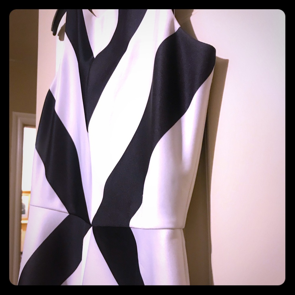 Gorgeous sleeveless dress